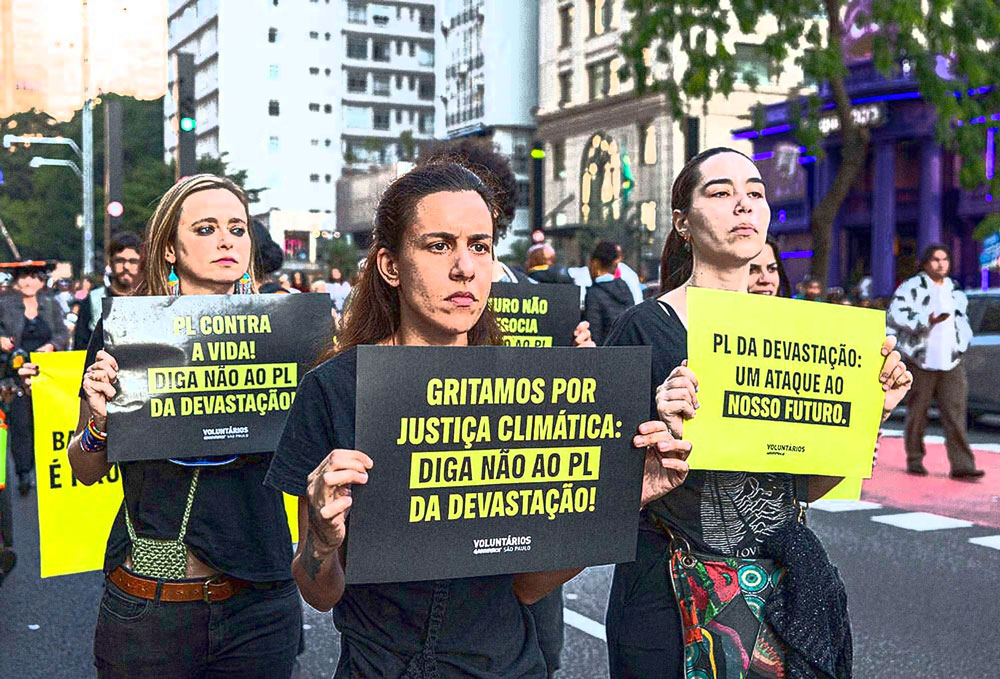 Andes divulga nota contra violência de gênero sofrida pela ministra Marina Silva. Interesses do agro estão na base dos ataques