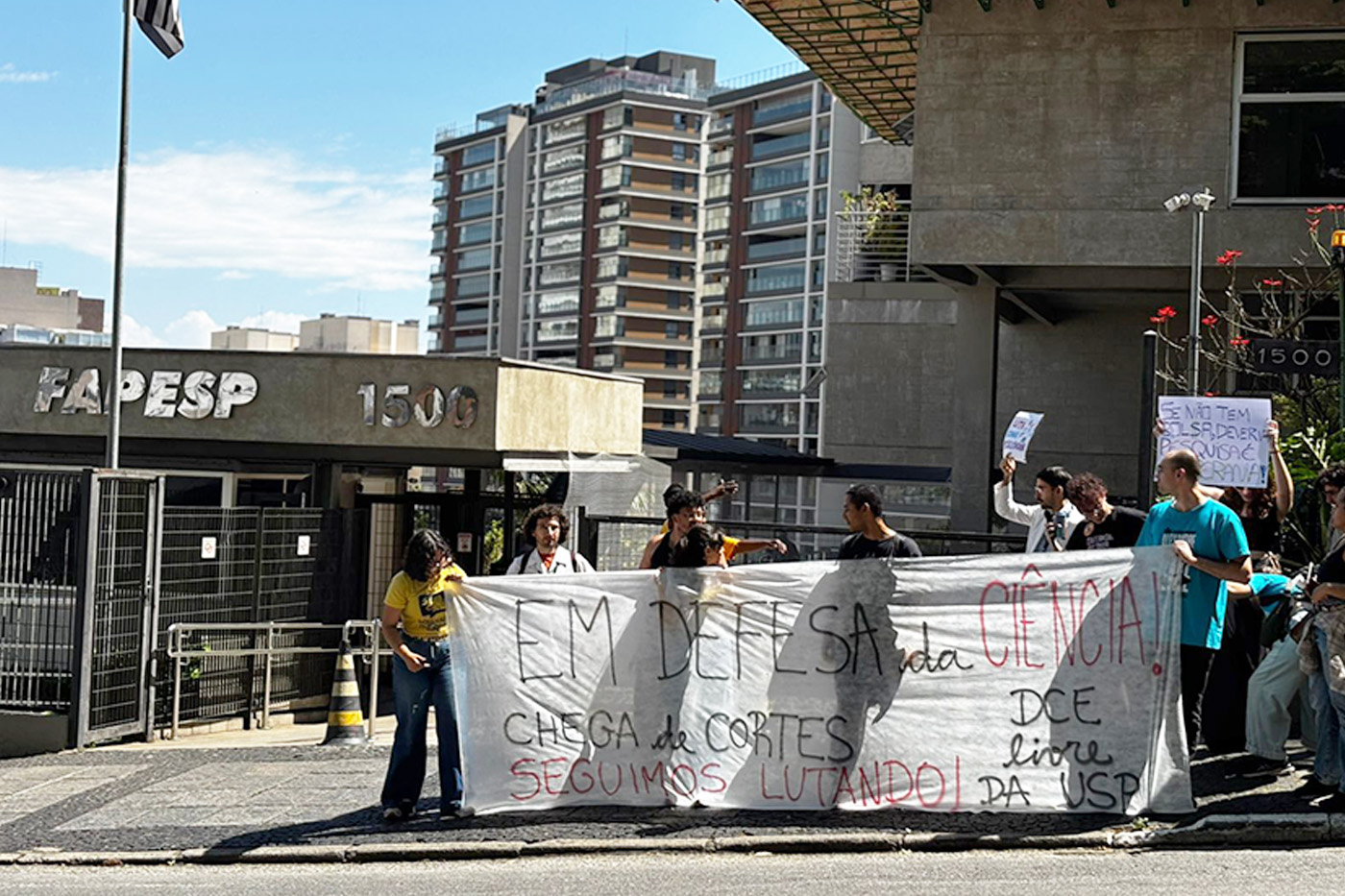 Corte em bolsas na Fapesp: Sob pressão de momento eleitoral, órgão sinaliza recuo, mas incertezas persistem